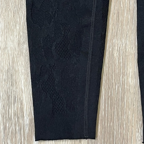 Fabletics black textured patterned knit leggings, size small. - Picture 5 of 8